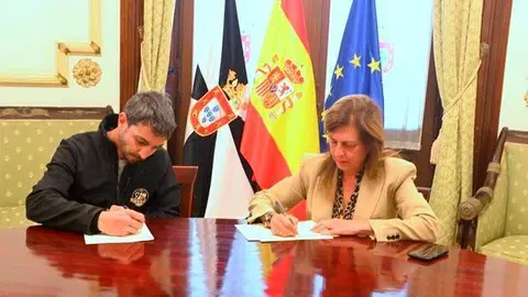Deu y De Miguel, durante el acto de la firma del convenio (CEDIDA)