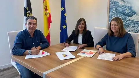 Momento de la firma del convenio (CEDIDA) ENGLISH
