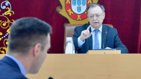  Vivas tratando de matizar a Verdejo./Alejandro Castillo 