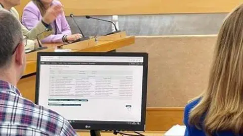 Un momento del sorteo celebrado este viernes en el sal&oacute;n de plenos del Palacio de la Asamblea (CEDIDA)