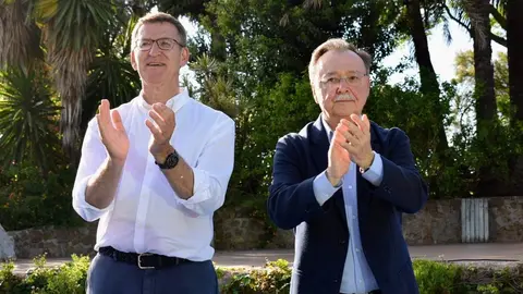 Alberto N&uacute;&ntilde;ez Feij&oacute;o y Juan Vivas en el acto celebrado este jueves en el Parque Mar&iacute;timo