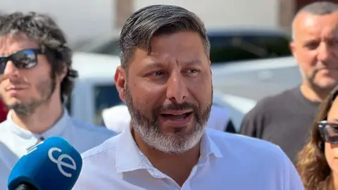  Mohamed Mustafa atendiendo a los medios este martes. 