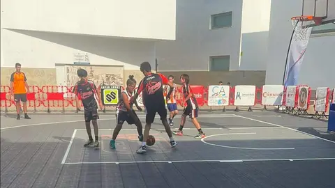 &laquo;3x3&raquo; de baloncesto en la plaza Nelson Mandela (Cedida)