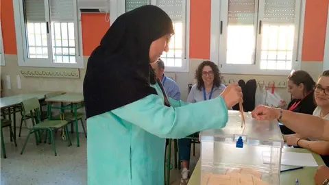 musulmana mujer vota