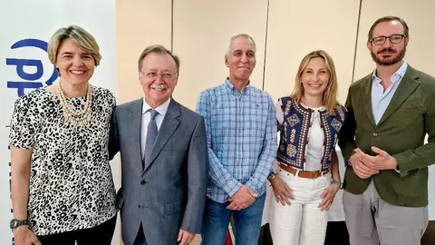 Javier Maroto, junto a los candidatos al Senado y el presidente y la secretaria de organizaci&oacute;n del PP de Ceuta / Laura Ortiz 
