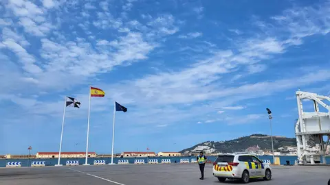 Estaci&oacute;n mar&iacute;tima, zona de desembarque veh&iacute;culos