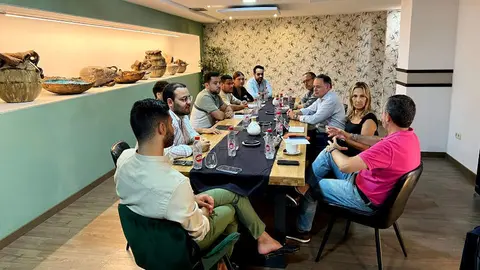  Los candidatos del PP durante su encuentro con j&oacute;venes de este jueves / Daniel Hern&aacute;ndez 