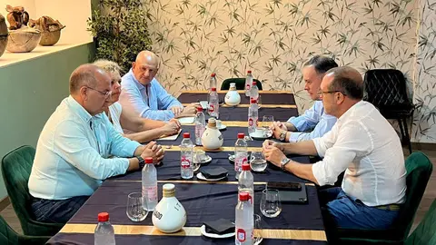  El candidato al Congreso del PP junto a los representantes de las Universidades / Daniel Hern&aacute;ndez 