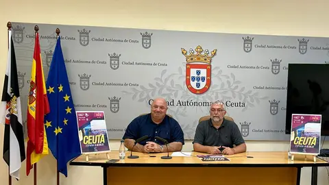 Nicola Cecchi junto a Agust&iacute;n Atencia en la presentaci&oacute;n del II Torneo Internacional de P&aacute;del de Ceuta
