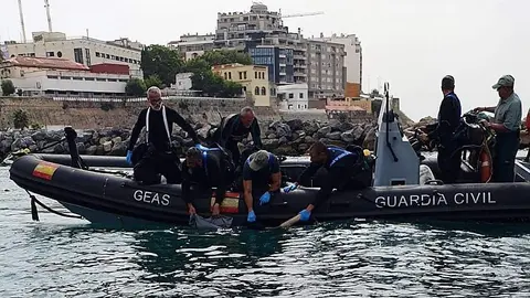 Operativo de rescate del cuerpo sin vida hallado en la playa de la Ribera (Marsave)