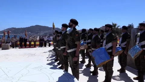 Izado de bandera en conmemoraci&oacute;n del Apostol Santiago en las Murallas Reales