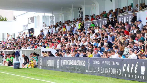 P&uacute;blico en la grada del Alfonso Murube durante un partido de la A.D. Ceuta (A.D. CEUTA)