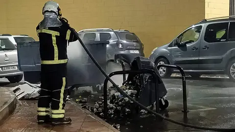 Incendio contenedores El Mixto bomberos
