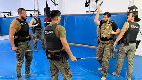 Adiestramiento&nbsp;cuerpo a cuerpo e intervenci&oacute;n no letal (COMGECEU)