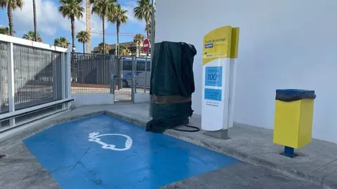 Punto El&eacute;ctrico gasolinera DISA