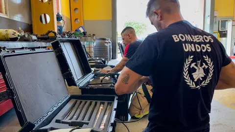 Bomberos espa&ntilde;oles ponen rumbo a Marruecos para ayudar a las tareas de rescate (EFE)