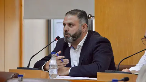 Navil Rahal, durante la sesi&oacute;n de control del pleno / Alejandro Castillo