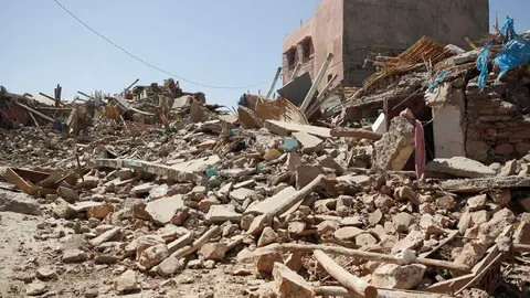 TAFAGAJT (MARRUECOS), 09/09/2023.- Destrozos en la aldea de Tafagajt, en Marruecos, cerca del epicentro del devastador terremoto que ha dejado, hasta el momento, 1.037 muertos y 1.204 heridos en una decena de provincias del pa&iacute;s norteafricano. El se&iacute;smo, de magnitud 7, tuvo su epicentro en la localidad de Ighil, situada unos 80 kil&oacute;metros al suroeste de la ciudad de Marrakech, una zona en la que, seg&uacute;n los expertos, no se esperaba que pudiera darse un terremoto de tanta fuerza. EFE/ Mar&iacute;a Traspaderne
