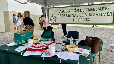 Stand de la AFA-Ceuta por el D&iacute;a Mundial del Alzheimer