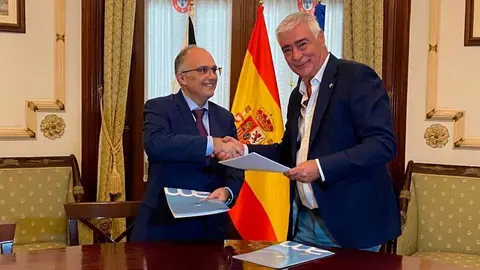 Gait&aacute;n y Mena, durante la firma el protocolo (CEDIDA) M&aacute;rgenes y V&iacute;nculos francisco mena alberto gait&aacute;n