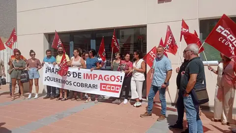 Los trabajadores de &laquo;El Cornet&iacute;n&raquo; se movilizan