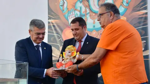 Ritual de la inmersi&oacute;n del dios Ganesh