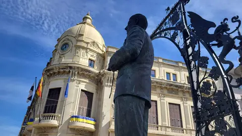Estatua S&aacute;nchez Prados
