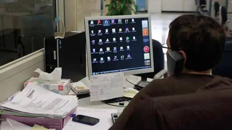 funcionario trabajador p&uacute;blico