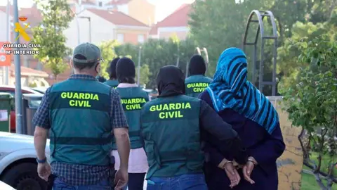 Un momento de la detenci&oacute;n (GUARDIA CIVIL)