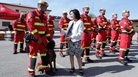 Margarita Robles, durante su visita a la UME (MONCLOA)