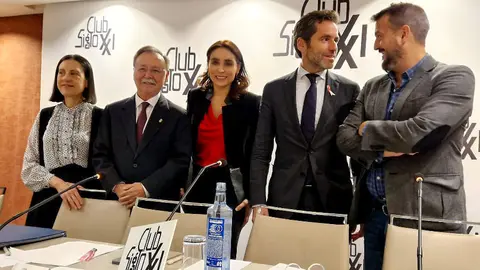  Vivas durante su participaci&oacute;n en el coloquio del Club Siglo XXI / Laura Ortiz 