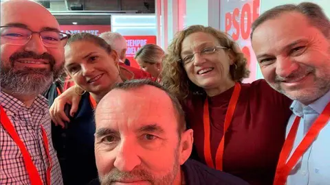 Leal, en el centro, antes del inicio de la reuni&oacute;n (CEDIDA)