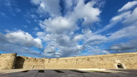 Murallas Reales (Cielo con muchas nubes)