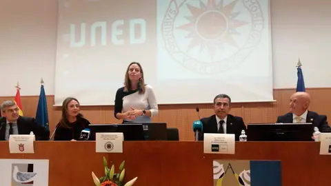 Un momen to de la ceremonia (C.A.) UNED INAUGURACI&Oacute;N