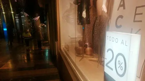 Reclamo de descuentos en un comercio del Paseo del Revell&iacute;n (C.A.)