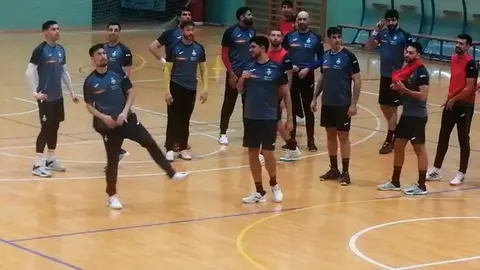 Los jugadores de la selecci&oacute;n, esta tarde en el &laquo;Guillermo Molina&raquo; (C.A.)