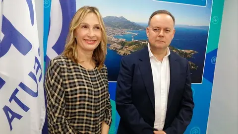 La senadora Cristina D&iacute;az junto al diputado Javier Celaya, este viernes en la sede del PP (C.A.)