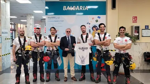 Bale&agrave;ria con el equipo de rescate vertical de los bomberos de Ceuta (Cedida)