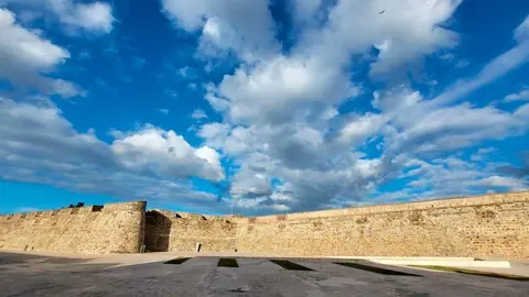 murallas cielo nubes