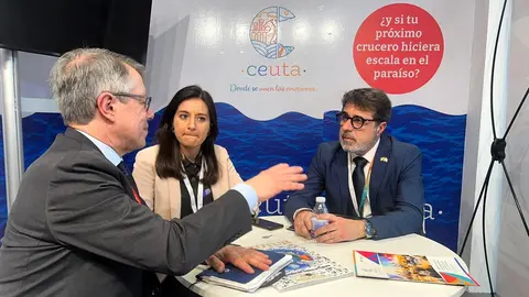 V&iacute;ctor Jim&eacute;nez, director comercial del Puerto de Ceuta y Lorena Carmona,&nbsp; asistente de direcci&oacute;n de la Autoridad Portuaria de Ceuta