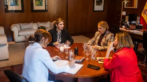 Reuni&oacute;n Nabila Benzina y la Ministra de Sanidad, M&oacute;nica Garc&iacute;a