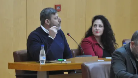  Mohamed Mustafa durante su intervenci&oacute;n en el Pleno de la Asamblea de este mi&eacute;rcoles. 