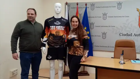 Sergio Aguilera y Mirfat Ahmed, tras la rueda de prensa ofrecida hoy para presentar la prueba (C.A.)