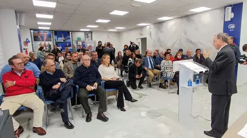Charla presupuestos, sede del PP