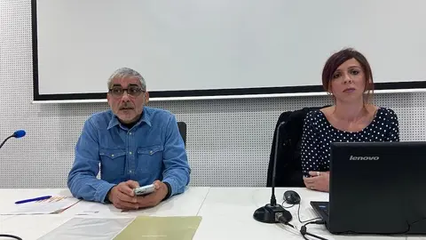  Paco Chamizo y Pilar Castro, durante la presentaci&oacute;n en la Biblioteca. 
