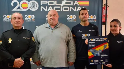 El inspector Fag&eacute;s, a la izquierda, y el consejero Cecchi, a su lado, durante la presentaci&oacute;n ante la prensa el programa de actividades (C.A.)