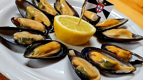 II Mejillon&aacute; Carnavalera" organizada por la Casa de Ceuta en Melilla