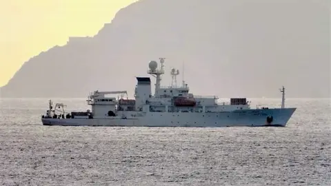EL USNS Bruce C. Heezen, en aguas del Estrecho el pasado 18 de enero (@PeterFerrary)