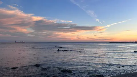 Amanecer Playa Ben&iacute;tez / M.Zapico