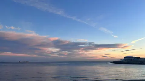 Amanecer Playa Ben&iacute;tez / M.Zapico
